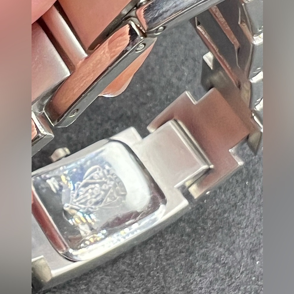 Gucci Metallic Silver Bracelet Watch - Picture 3 of 5